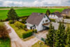 Wohnen am Feldrand - Mit Garage, Klimaanlage, Kamin, Teich, Gartenbewässerungsanlage u.v.m. direkt am Feld