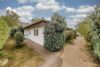 Haus und Zufahrt - Feiner Bungalow mit gemütlichem Grundstück und viel Stauraum in Fredersdorf