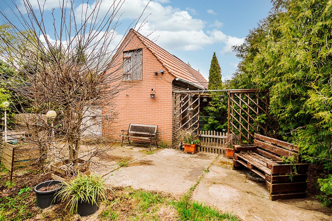 Sanierungsbedürftiges Einfamilienhaus mit großem Grundstück mitten in Rüdersdorf nahe Hohler See - Gartenhaus