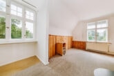 Schlafzimmer II - Mit Altbau-Charme, Einbauküche, hohen Decken, Parkett, Keller und Garage - zentrumsnah in Eichwalde