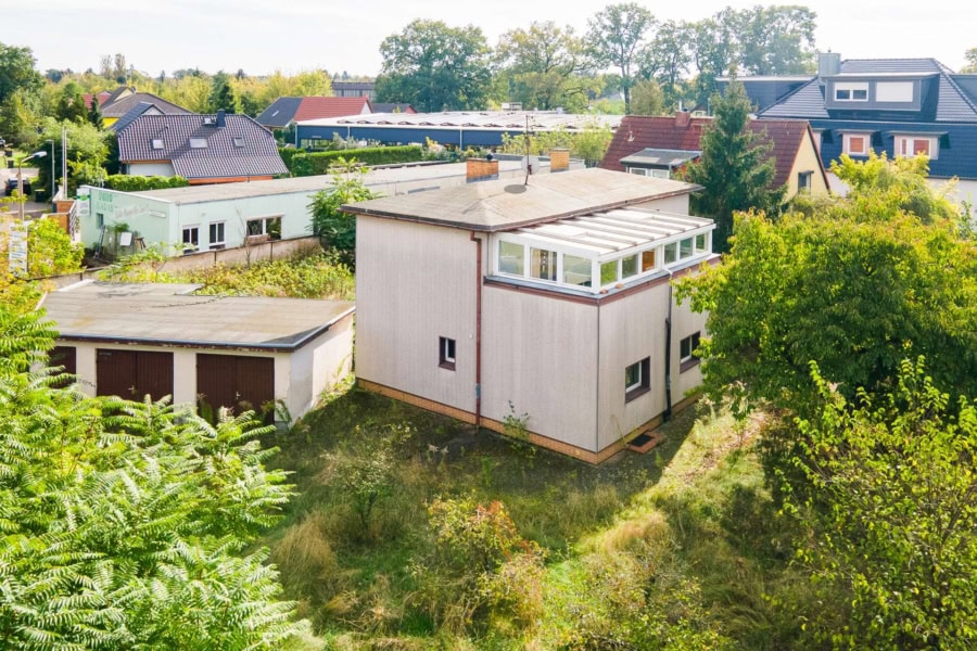 Mit Keller, Einbauküche, Wintergarten, Doppelgarage: Einfamilienhaus mit viel Potenzial in Kaulsdorf, 12621 Berlin, Einfamilienhaus zum Kauf