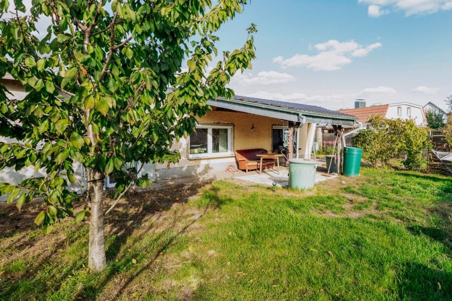 Erschlossenes und bauträgerfreies Baugrundstück inkl. Bungalow und Garage in Französisch Buchholz, 13127 Berlin, Wohngrundstück zum Kauf