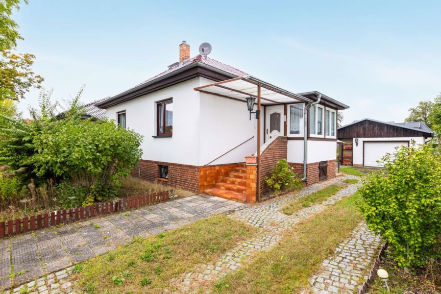 Bahnhofsnah! Mit Keller, Einbauküche, Garage, Veranda, manuellen Rollladen usw.:Bungalow Fredersdorf, 15370 Fredersdorf-Vogelsdorf, Einfamilienhaus zum Kauf