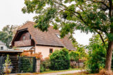 Haus Straßenseite - Mit Keller, Wintergarten, Einbauküche, Sauna, Gartenküche u.v.m.: Einfamilienhaus in Eggersdorf