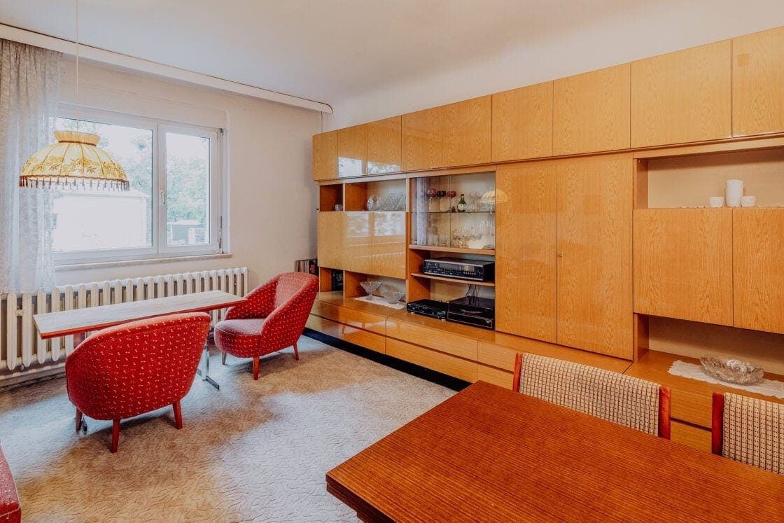Mit teilbarem Grundstück! Einfamilienhaus inkl. Werkstätten, Keller und Nebengebäude in Eggersdorf - Schlaf- o. Esszimmer