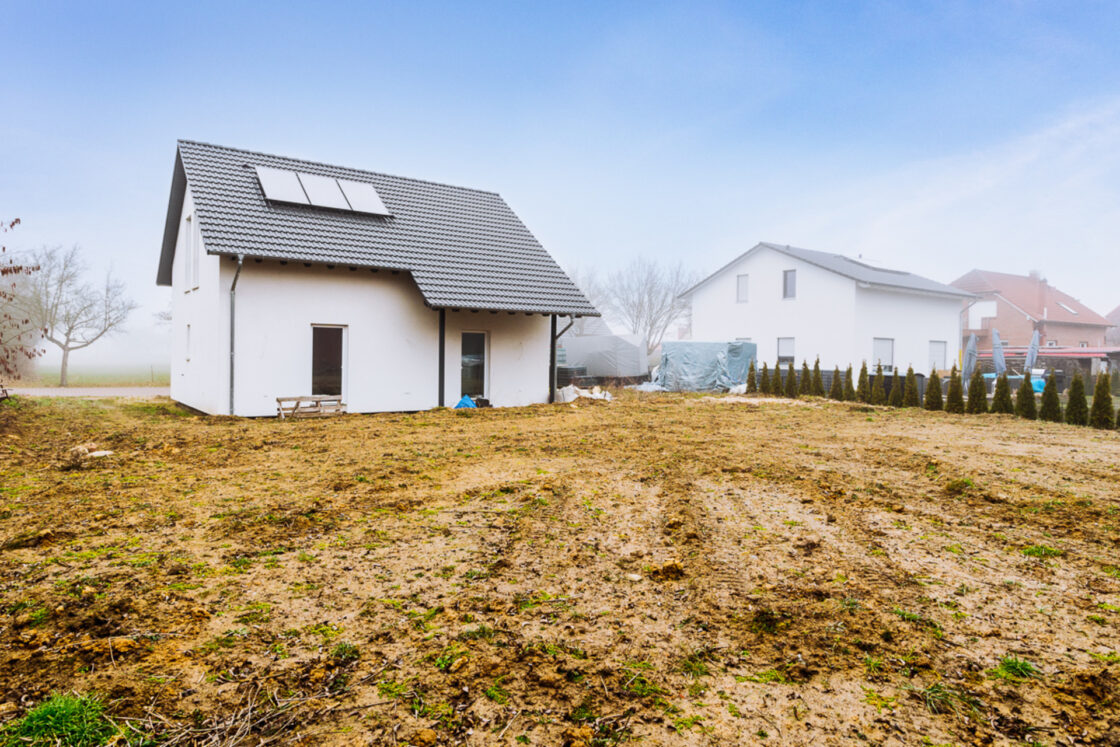 Hohe Energieeffizienz! Neubau-Einfamilienhaus mit Kamin, Solar, modernen Bädern u.v.m. in Wriezen - Großzügiges Grundstück