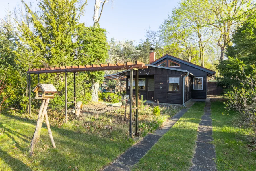 Grundstück mit Ferienhaus
