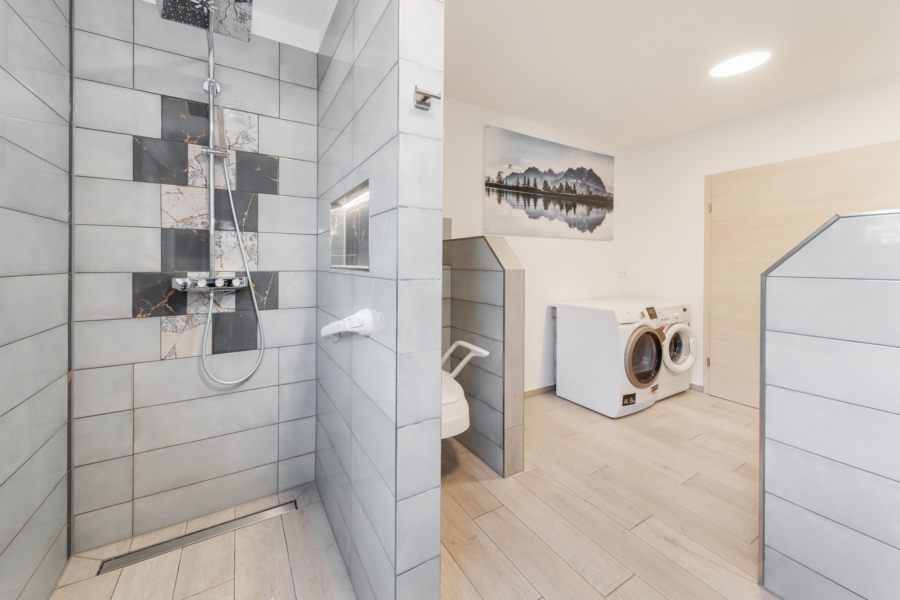 Mit großer Dusche