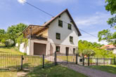 Haus Straßenseite - Mit Wassergrundstück! Einbauküche, Terrasse, Ferienbungalow, Garage: Einfamilienhaus Hennickendorf