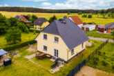 Einfamilienhaus in ruhiger Lage - A+ Effizienzhaus: Mit Einbauküche, Kamin, Luftwärmepumpe u.v.m. in Falkenberg bei Bad Freienwalde