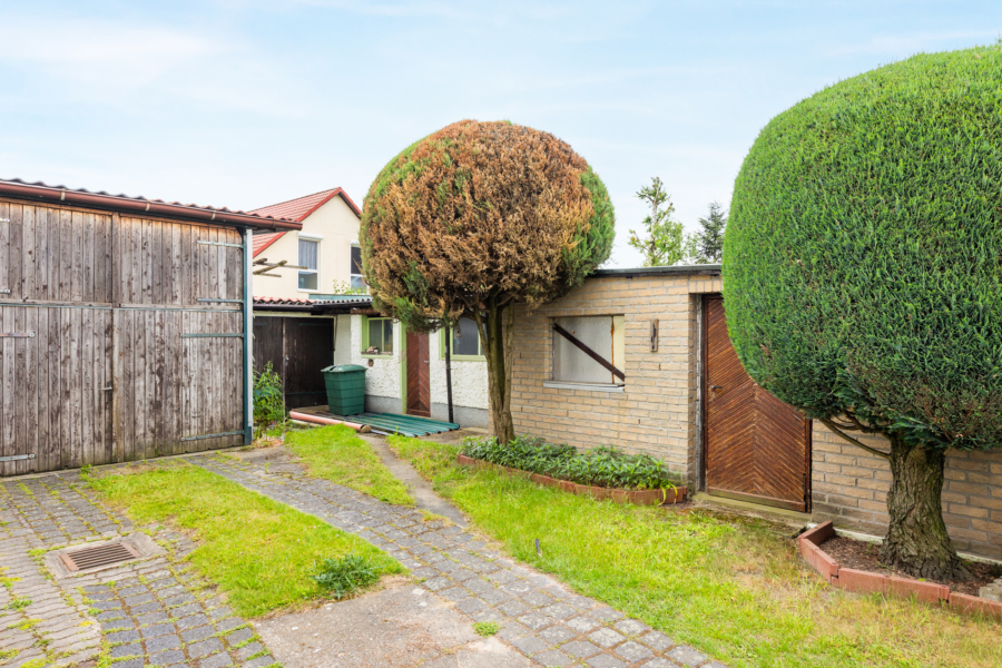 Garage und Nebengebäude