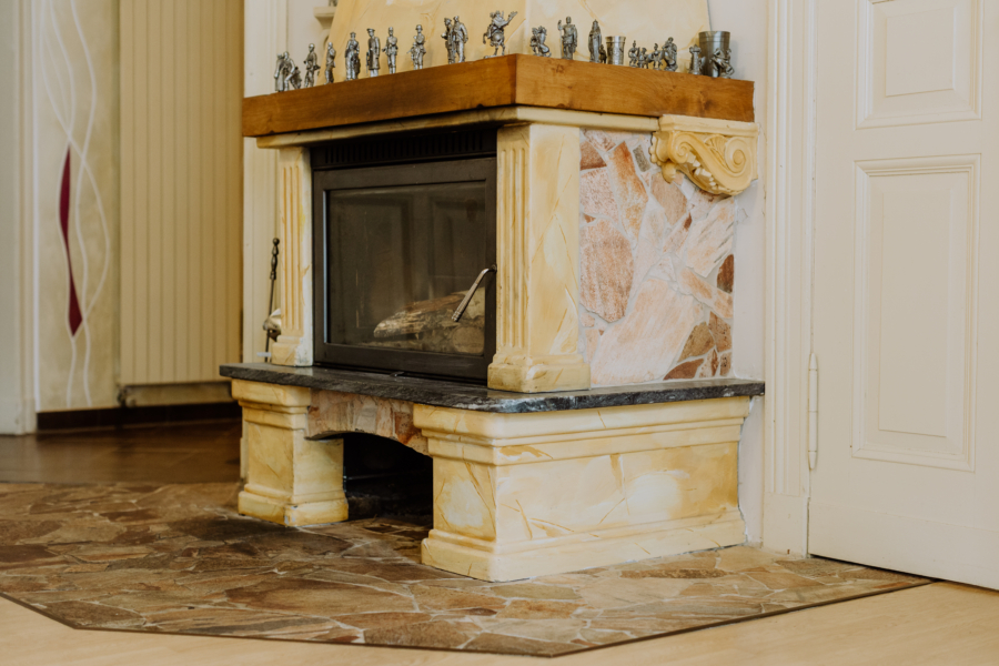 Einer von vier Kaminen