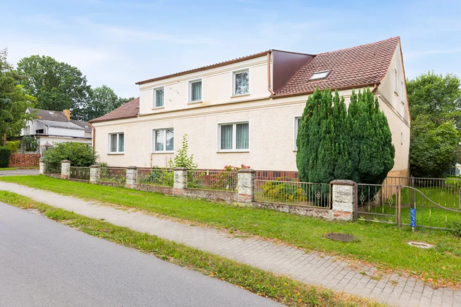 Wohnhaus von der Straße
