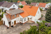 Einfamilienhaus in ruhiger Lage - Mit Scheune, Garage, Keller, Dachboden, großem Grundstück: Einfamilienhaus in Seelow OT Neulangsow