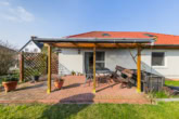 Terrasse - Mit ausbaufähigem Dachboden, Einbauküche, modernem Bad, Sonnenterrasse: Bungalow in Strausberg