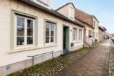 Straßenansicht - Saniertes, historisches Einfamilienhaus inkl. Keller, Einbauküche, Kamin, Scheune u.v.m. in Kremmen