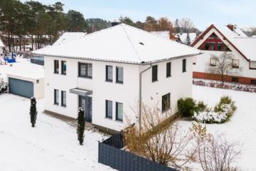 A-Effizienzhaus: Erdwärme, Fußbodenheizung, Rollladen: Moderne Stadtvilla in Heidesee OT Prieros, 15754 Heidesee, Einfamilienhaus