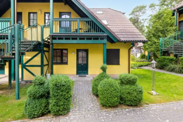 Nahe Ostseestrand: Möblierte Ferienwohnung mit Terrasse, Stellplatz und Einbauküche in Trassenheide, 17449 Trassenheide, Wohnung