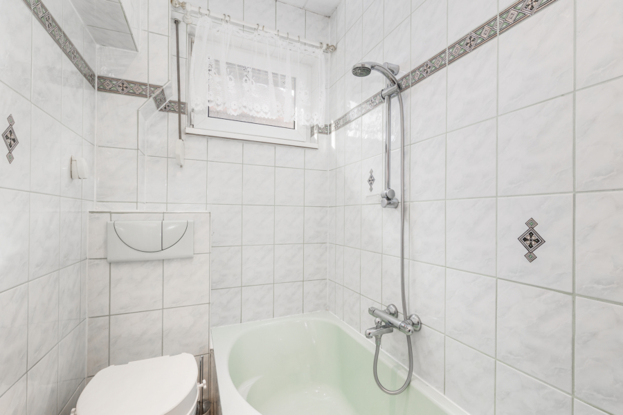 Mit Badewanne