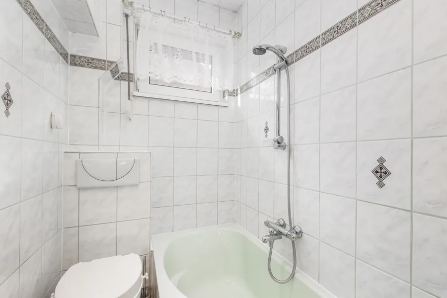 Mit Badewanne