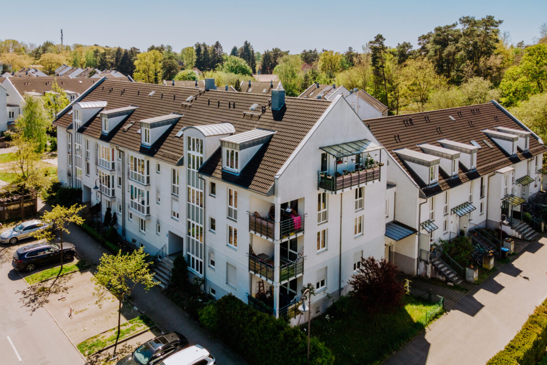 Mit Balkon, Einbauküche, Stellplatz, Keller, Top-Bad: Dachgeschoss-Whg. in Schönfließ bei Glienicke - Wohnung mit Balkon