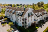 Wohnung mit Balkon - Mit Balkon, Einbauküche, Stellplatz, Keller, Top-Bad: Dachgeschoss-Whg. in Schönfließ bei Glienicke