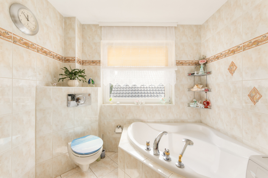 Mit Badewanne