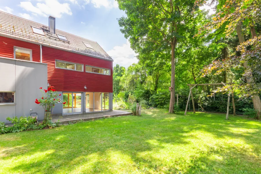 Weitläufiger Naturgarten