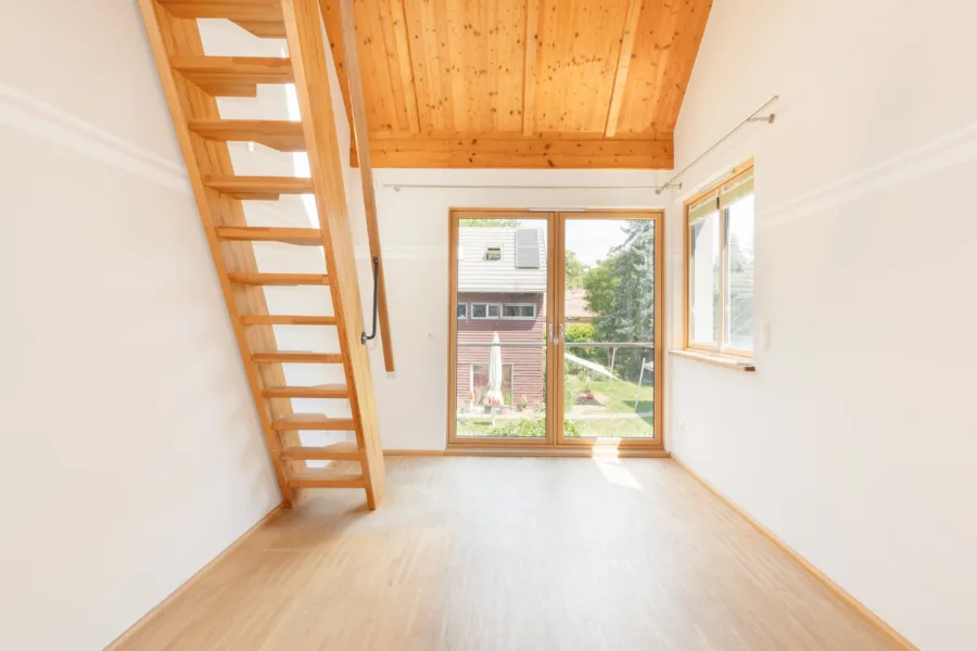 Schlafzimmer mit Treppe