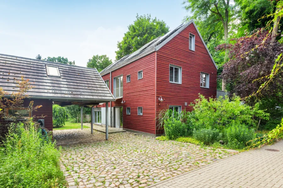 Carport und Haus