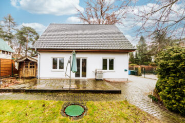 Einfamilienhaus mit Pool in fantastischer Lage von Eggersdorf, 15345 Petershagen/Eggersdorf, Haus