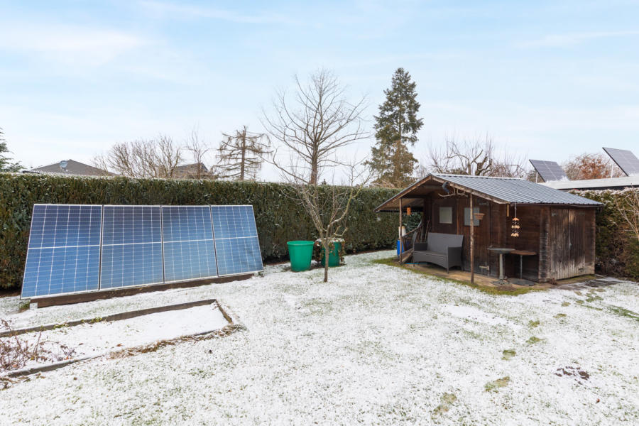 Solaranlage und Laube