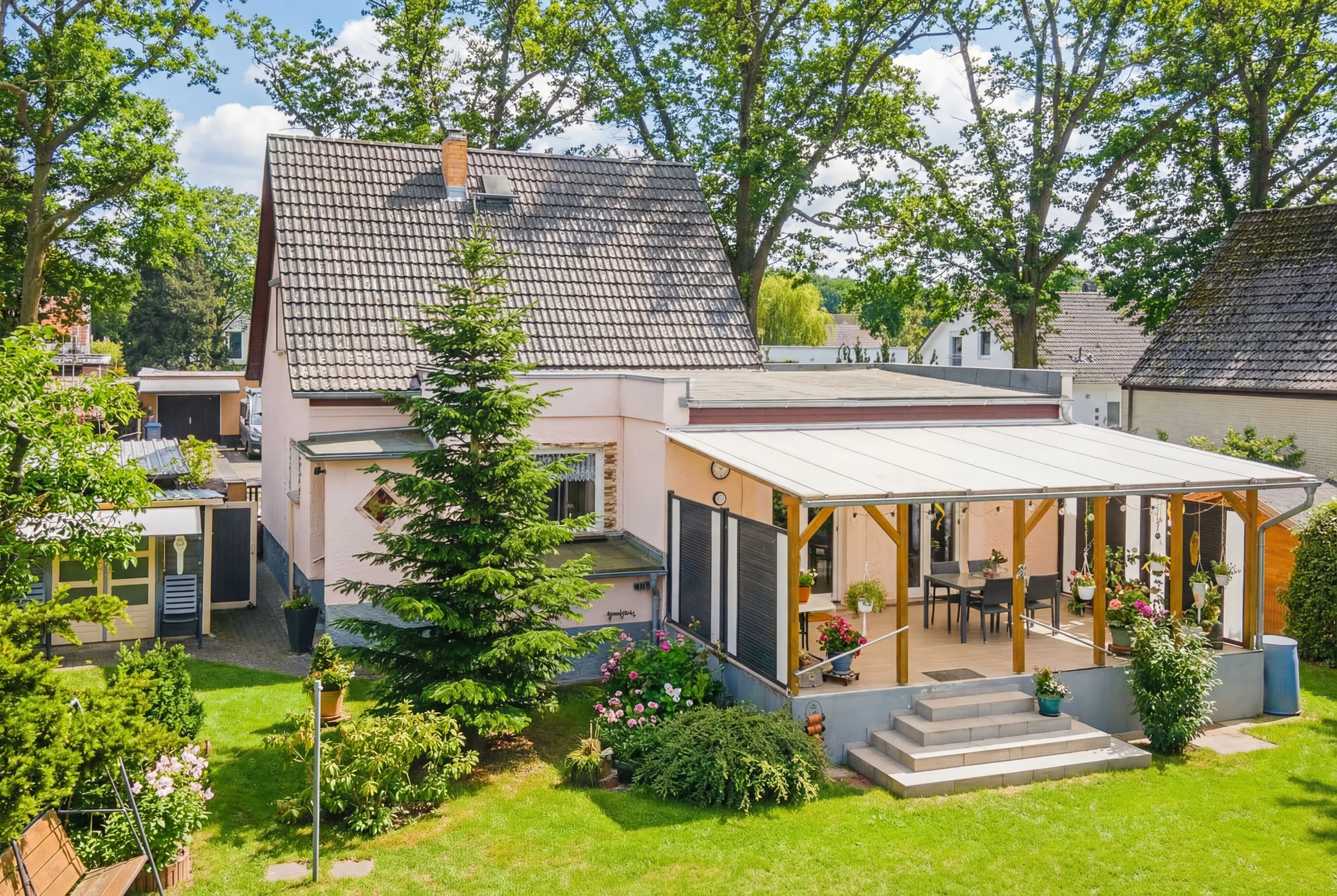 Haus und Terrasse