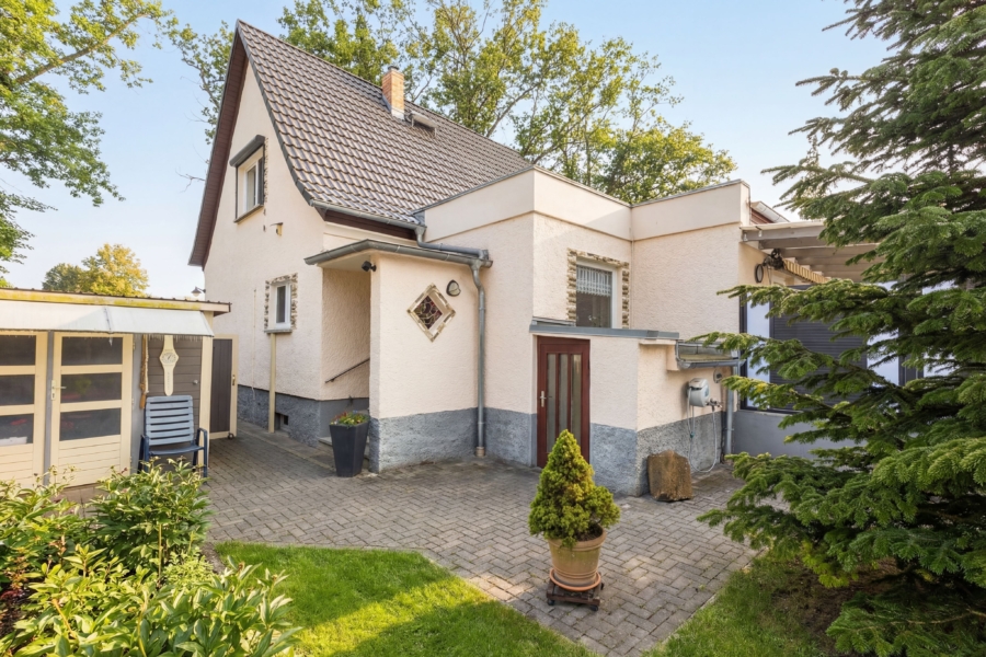 Teil-saniertes Einfamilienhaus