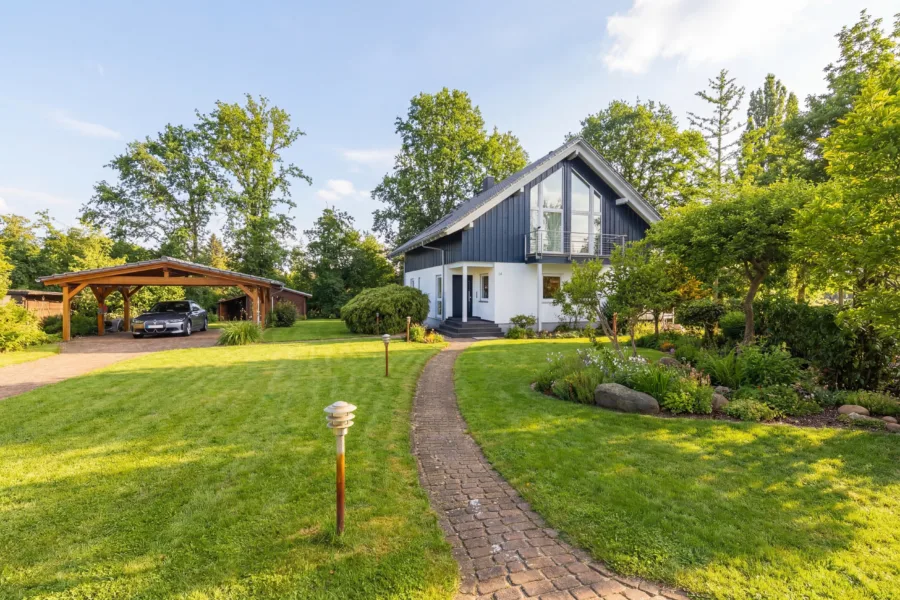 Haus mit großem Grundstück