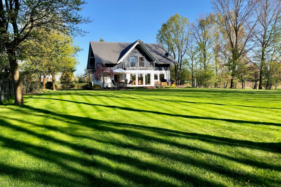 Außerordentlich großes Parkgrundstück