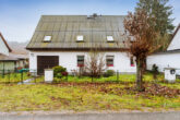 Straßenfront - Mit Keller, teilbarem Grundstück, großen Zimmern, Terrasse, Garage usw. Einfamilienhaus in Rehfelde