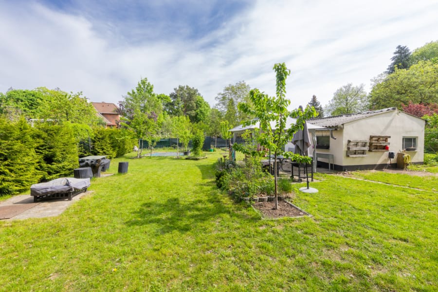 Grundstück mit Wochenendhaus