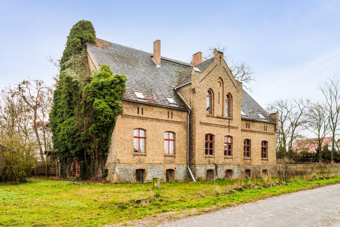 Historisches Wohnhaus für bis zu vier Familien mit Scheune - auch als Kapitalanlage in Wriezen - Straßenseite