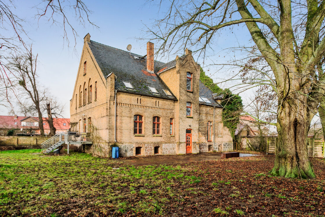 Historisches Wohnhaus für bis zu vier Familien mit Scheune - auch als Kapitalanlage in Wriezen - Terrassen und Haus