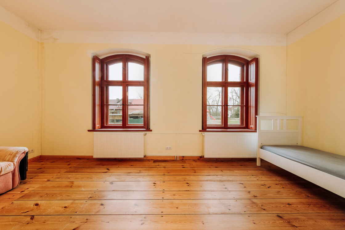 Historisches Wohnhaus für bis zu vier Familien mit Scheune - auch als Kapitalanlage in Wriezen - Schlafzimmer EG