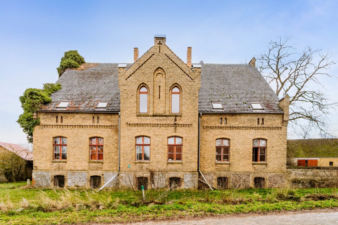 Historisches Wohnhaus für bis zu vier Familien mit Scheune - auch als Kapitalanlage in Wriezen - Wohnhaus in Wriezen