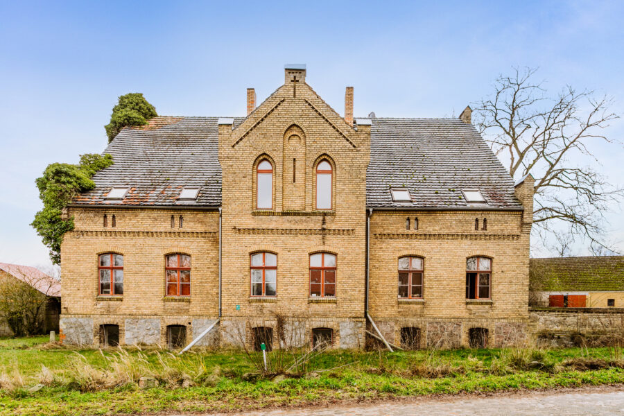 Historisches Wohnhaus für bis zu vier Familien mit Scheune – auch als Kapitalanlage in Wriezen, 16269 Wriezen, Einfamilienhaus zum Kauf