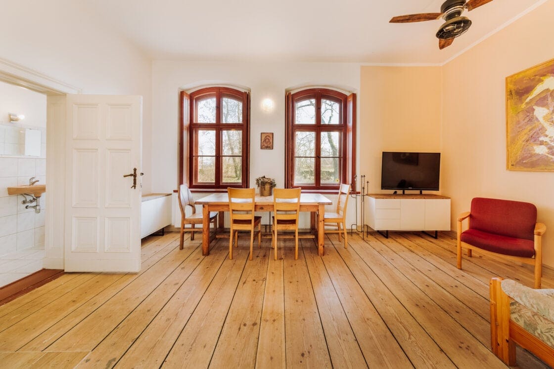 Historisches Wohnhaus für bis zu vier Familien mit Scheune - auch als Kapitalanlage in Wriezen - Wohnzimmer I