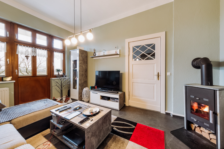 Wohnzimmer mit Kamin