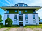 Haus Vorderansicht - Direkt am Werlsee! Fußbodenheizung, Rollladen, Panoramafenster, Bootsanleger: Wohnung in Grünheide