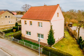 Mit Scheune, Keller und ausbaufähigem Dachboden – Ein-/Zweifamilienhaus in zentraler Rehfelde Lage, 15345 Rehfelde, Haus