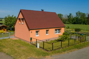 Fast-Alleinlage! Mit Keller, Nebengelass, Garage inkl. Ackerland: Einfamilienhaus in Müncheberg, 15374 Müncheberg, Einfamilienhaus