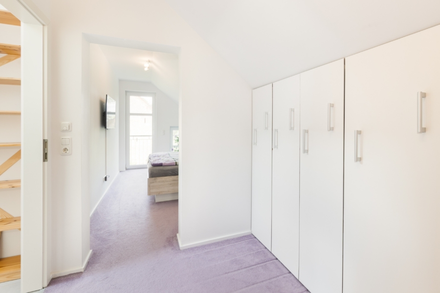 Ankleide zum Schlafzimmer (DH)