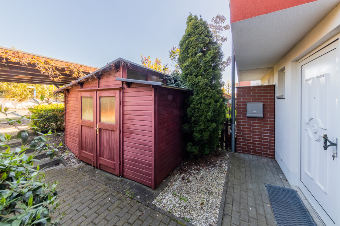 Mit Keller, Einbauküche, Doppelcarport u.v.m.: Naturverbundenes Reihenmittelhaus nahe Strausberg - Gartenhaus